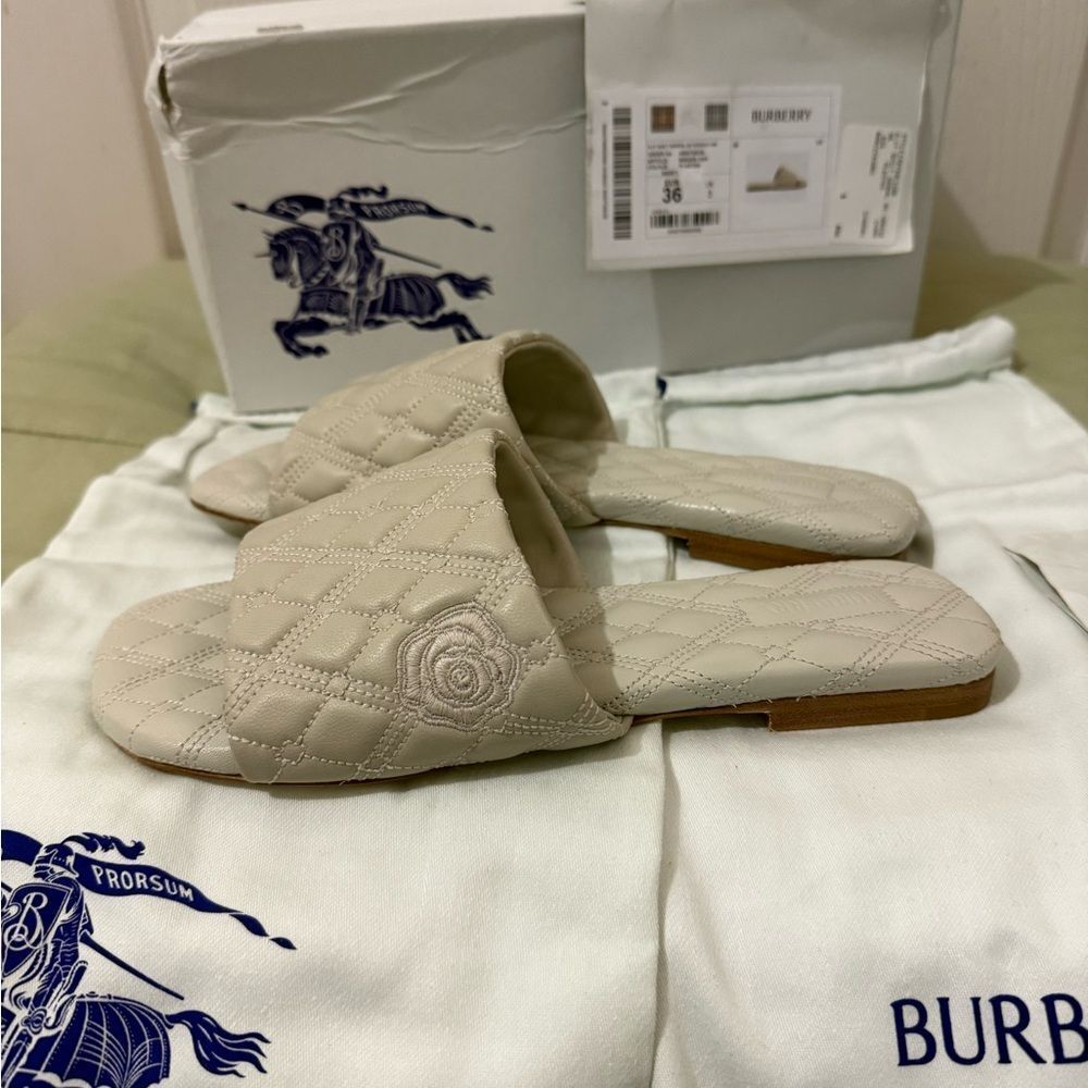 Burberry Quilted Slides in Light Gray. Flat Sandals. US-6 - Picture 4 of 9